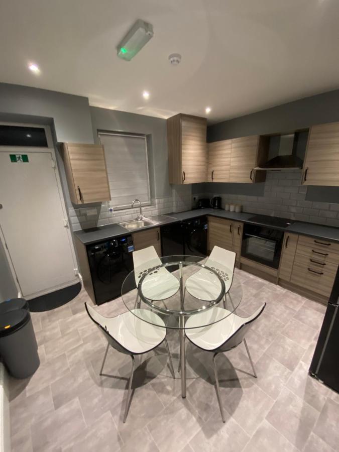 ברנסלי Private & Modern En-Suite Rooms Town Centre Self Check-In מראה חיצוני תמונה