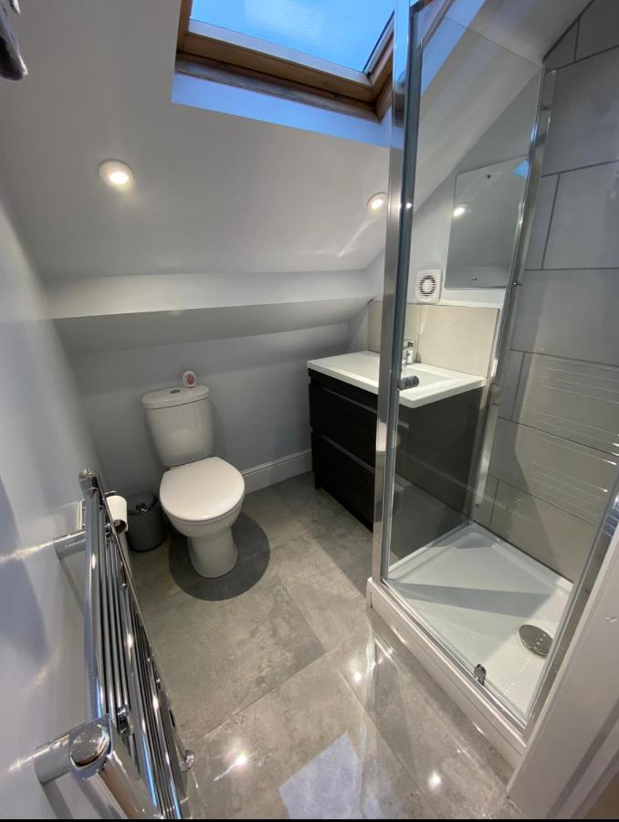 ברנסלי Private & Modern En-Suite Rooms Town Centre Self Check-In מראה חיצוני תמונה