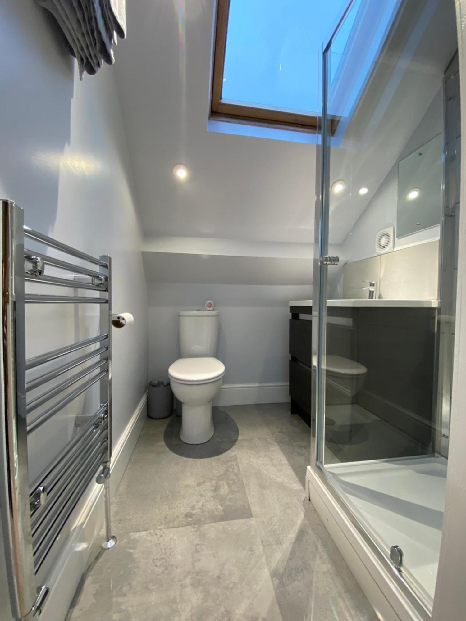 ברנסלי Private & Modern En-Suite Rooms Town Centre Self Check-In מראה חיצוני תמונה