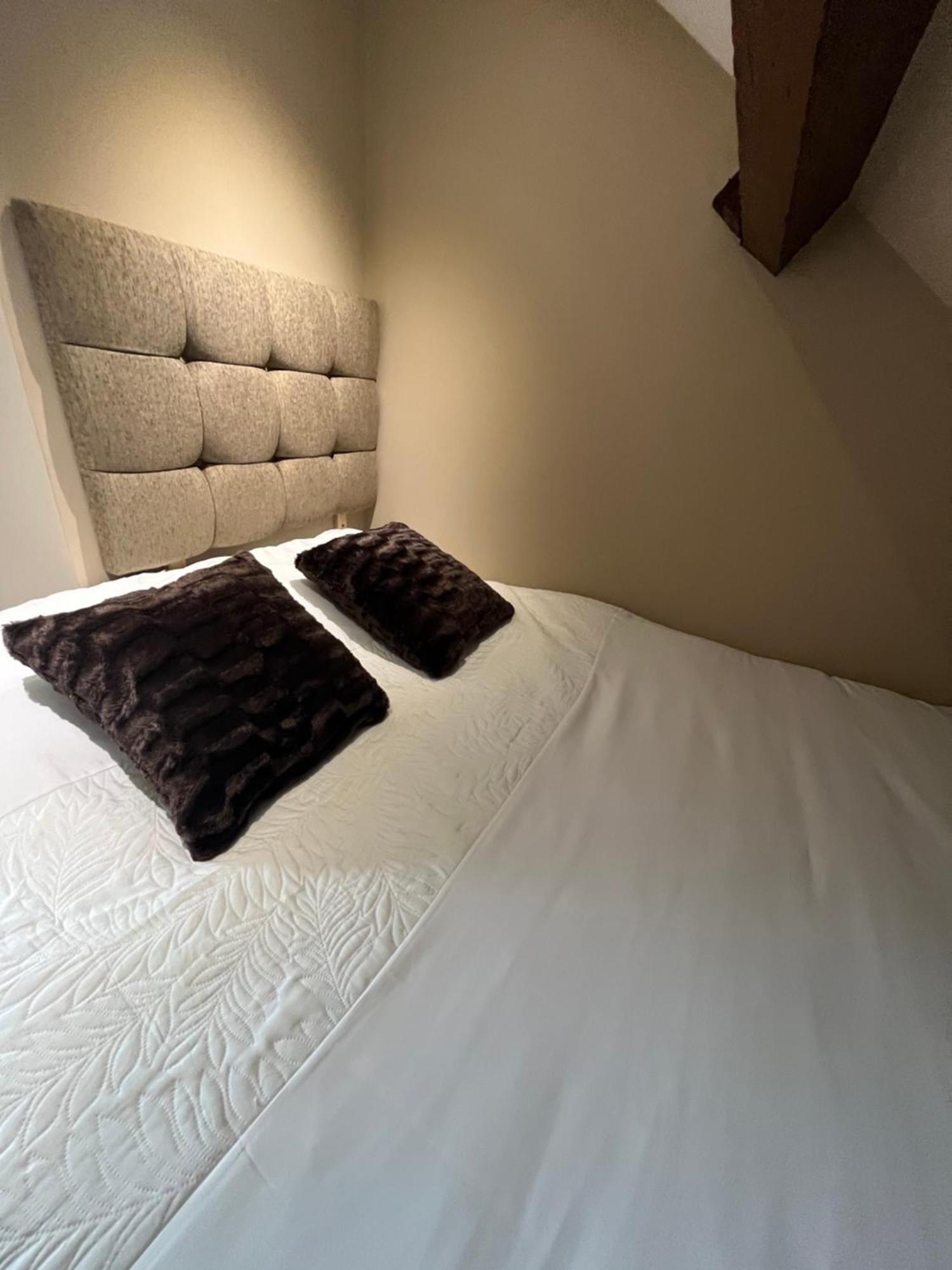 ברנסלי Private & Modern En-Suite Rooms Town Centre Self Check-In מראה חיצוני תמונה