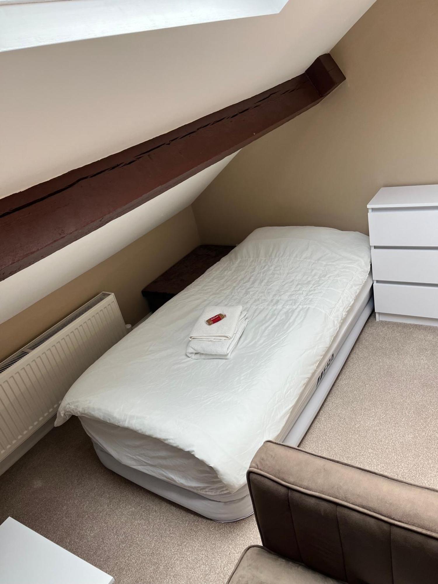 ברנסלי Private & Modern En-Suite Rooms Town Centre Self Check-In מראה חיצוני תמונה