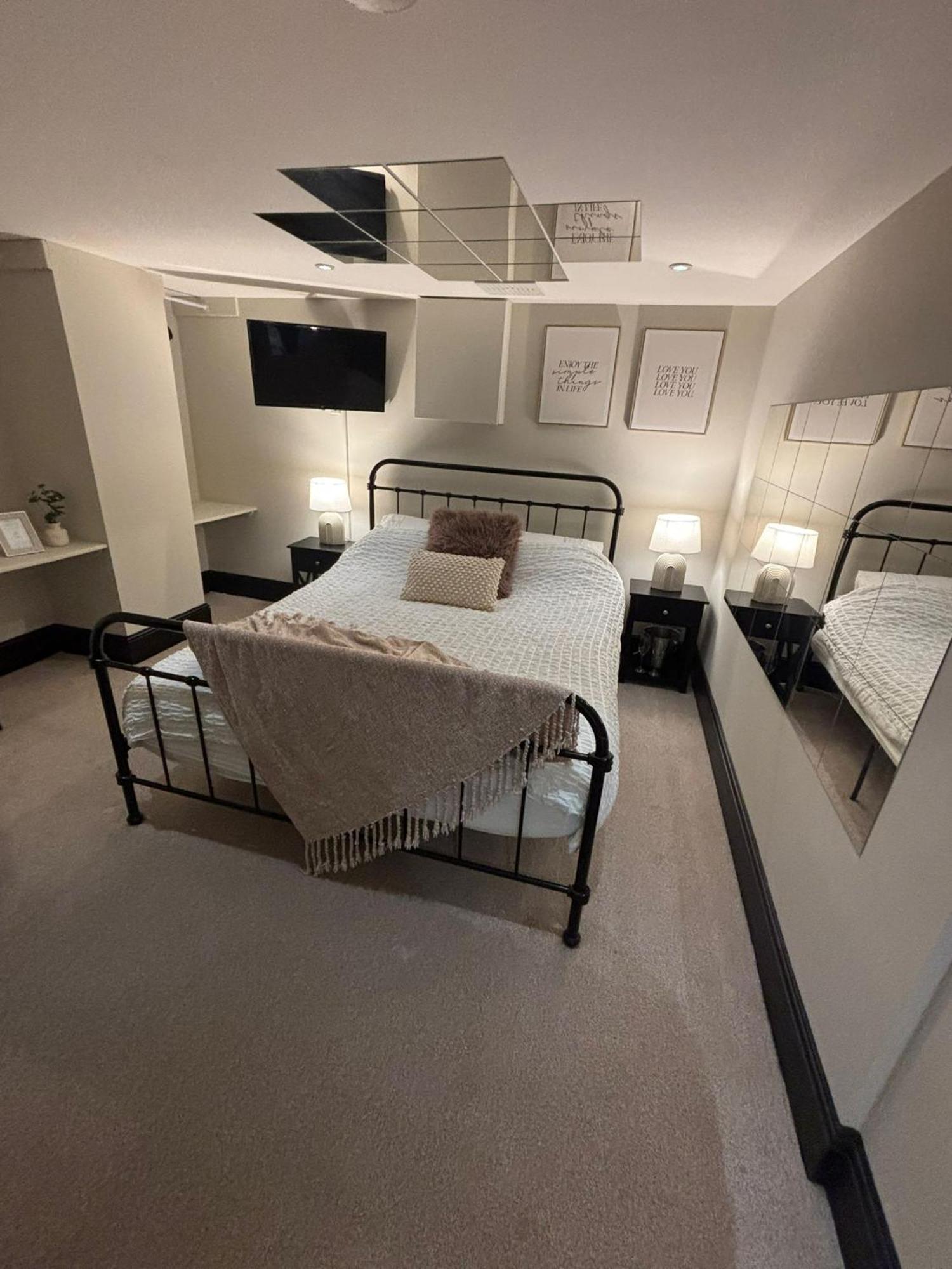 ברנסלי Private & Modern En-Suite Rooms Town Centre Self Check-In מראה חיצוני תמונה