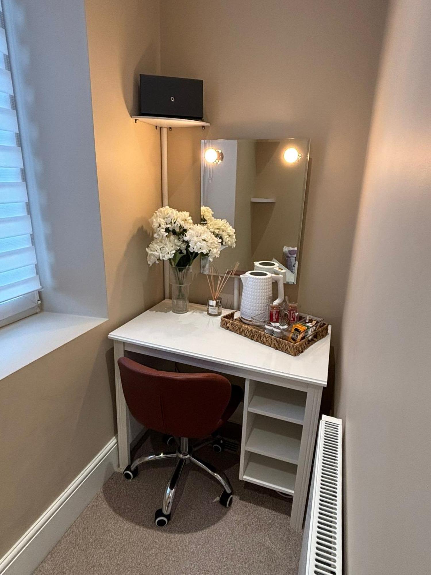 ברנסלי Private & Modern En-Suite Rooms Town Centre Self Check-In מראה חיצוני תמונה